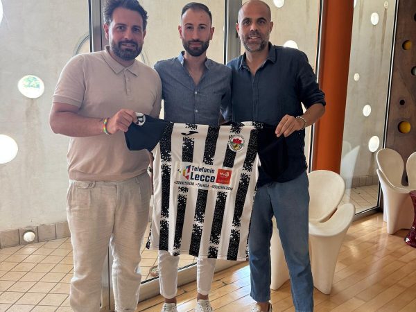 Mister Fiume con ds Di Candia e secondo allenatore Faggiano