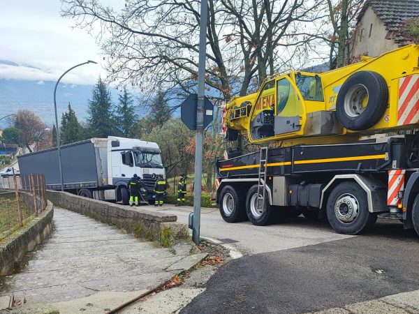 disagio-camion-bloccato-monte-san-giacomo-3