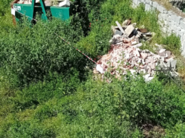 rifiuti cimitero buccino